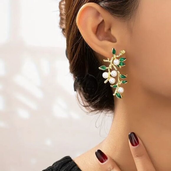 NEW Chelsea Pearl Studded 18K Gold Plated Branch Statement Earrings - Picture 2 of 5